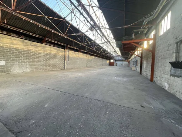 Entrepôt 1680 m² 