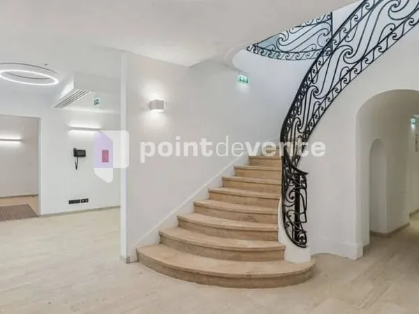 Local commercial 888 m² 