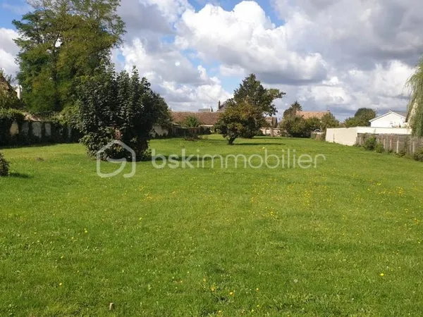A vendre grand terrain à bâtir à Bû ! 