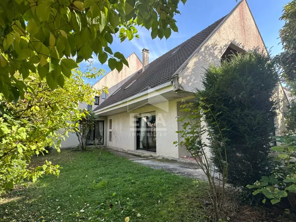 Luxury Properties - Maison d'Architecte à Vendre à Guyancourt - 7 pièces 