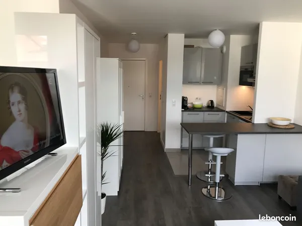 RUEIL-MALMAISON -STUDIO MEUBLÉ HAUT STANDING 31 m² QUARTIER PRISÉ PROCHE LA DÉFENSE- RÉSIDENCE 