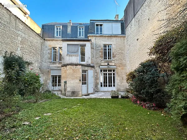 Maison 8 pièces 244 m² 