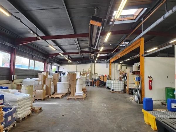 Local d'activité 522 m² 