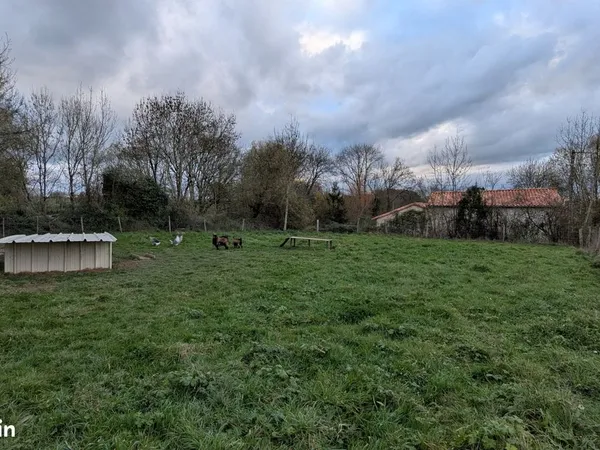 Terrain 695 m² Saint-Georges-de-Noisné 