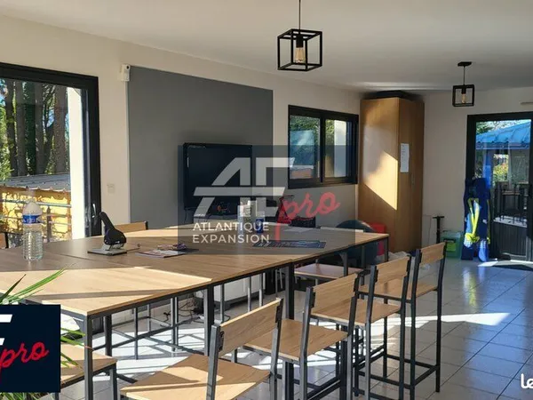 Local d'activité 327 m² 