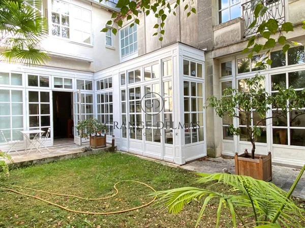 Maison en pierre avec jardin et garage - SAINT SEURIN 