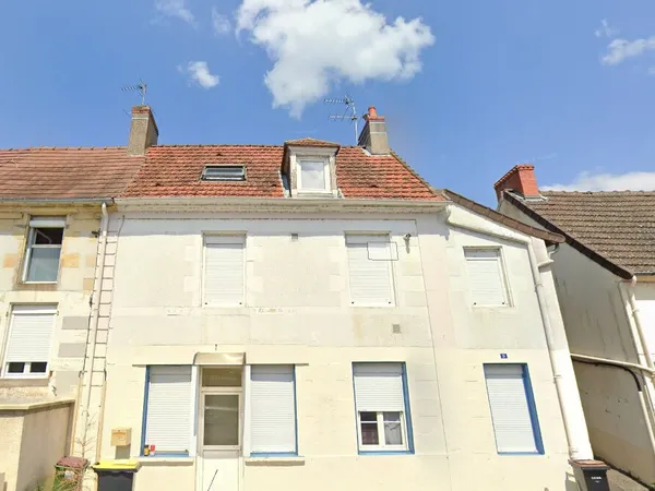 EN VENTE - IMPHY, 2 H 30 PARIS Immeuble avec deux appartements. 