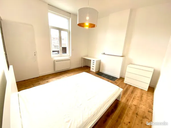 Chambre avec place de parking, proche du centre ville 