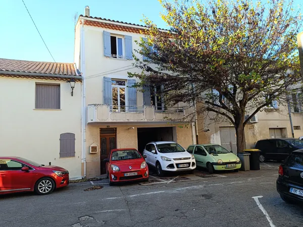 PROCHE DU CENTRE VILLE ET GRANDS VOLUMES 
