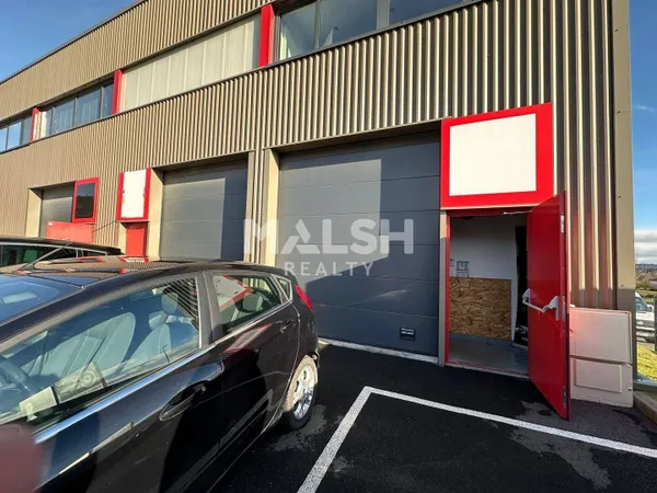 Local d'activité 114 m² 