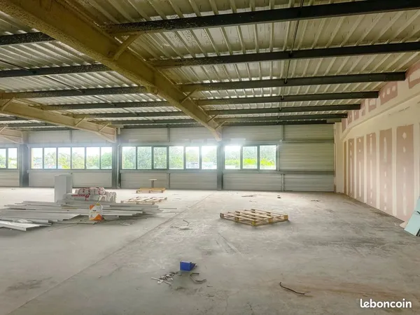Local commercial 318 m² Saint-François 
