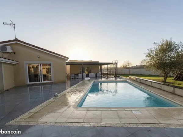 Propriété 7 pièces 203 m² 