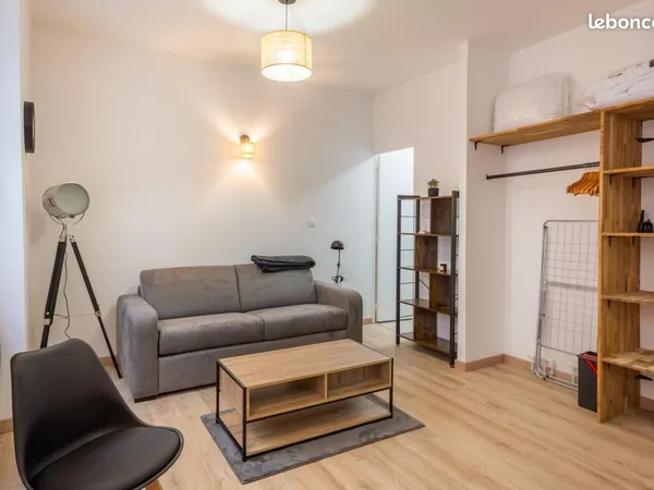 Studio 1 pièce 20 m² 