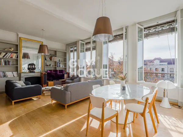 Appartement idéalement placé sur le boulevard - vue dégagée - ascenseur-cave -grenier- 