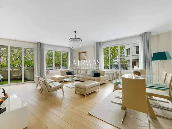 Paris 16e -Trocadéro : appartement familial de 165 m² avec terrasse. 