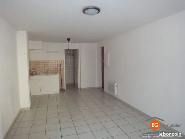 Studio 1 pièce 27 m² 