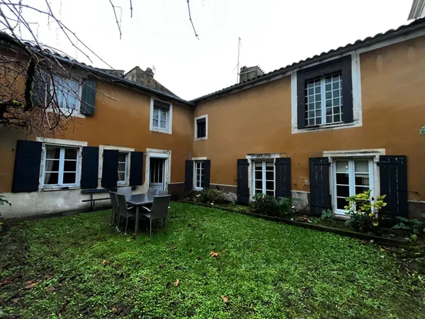 Maison Blaye 8 pièce(s) 251 m2 