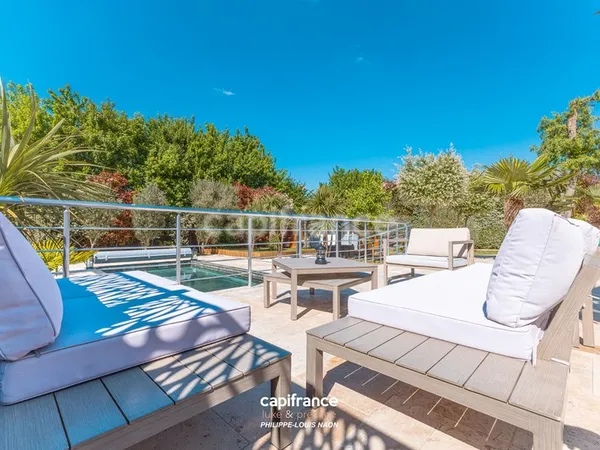 VILLA CONTEMPORAINE D'EXCEPTION 4 CHAMBRES AVEC PISCINE 
