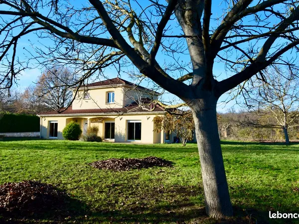 Maison issoire - proche lycée collège - 5 chambres - grand terrain plat 