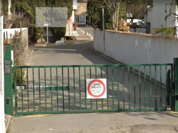 1 ou 2 garages fermés résidence le Club 13010 