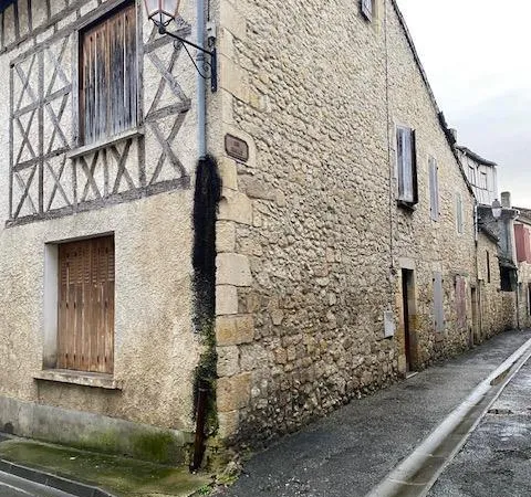 Petite maison a rénover. Centre ville Condom 