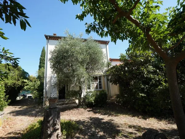 Immeuble 11 pièces 240 m² 