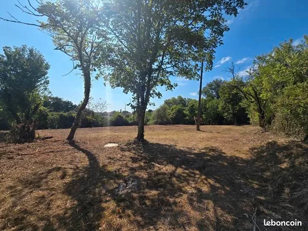 Terrain 1 400 m² Jonzac 