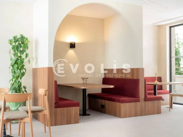 Bureaux 747 m² 