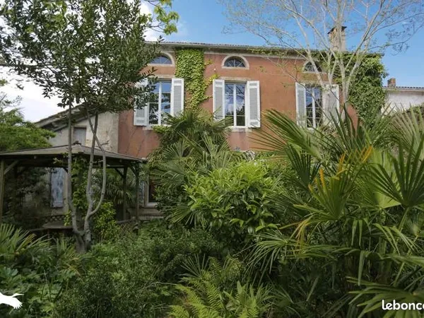 Maison 8 pièces 278 m² 
