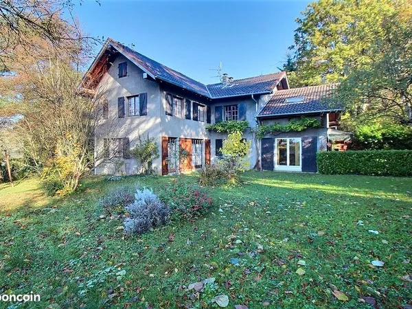 Maison 10 pièces 266 m² 