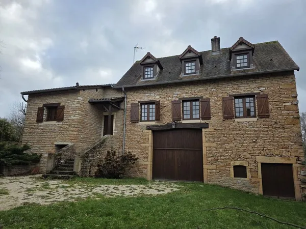 Maison de caractère avec petit jardin. 