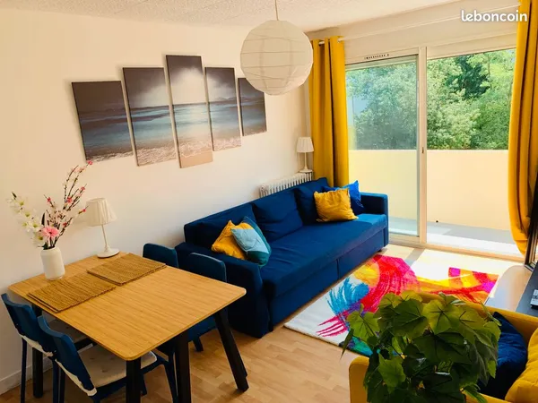 Magnifique appartement situé au 7e et dernier étage d'une résidence calme. Libre de toute 