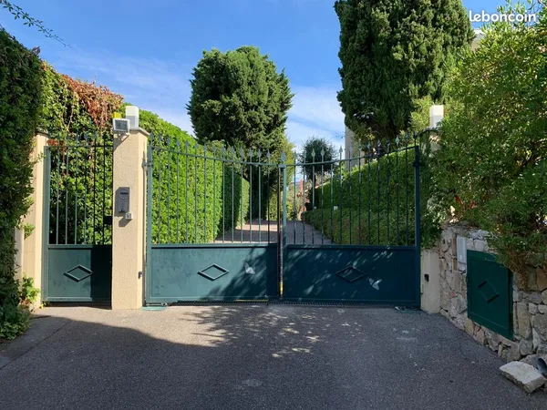 Garage à louer immédiatement dans une belle résidence sécurisée 