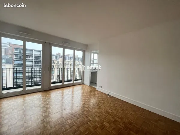 Studio 1 pièce 33 m² 