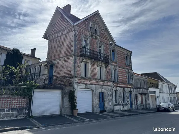 Maison 10 pièces 310 m² 