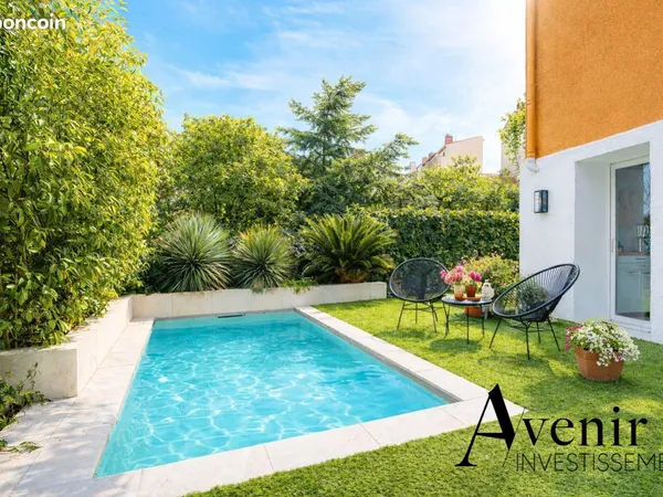 Maison 8 pièces 365 m² 