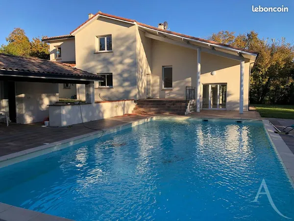 Villa 6 pièces 231 m² 