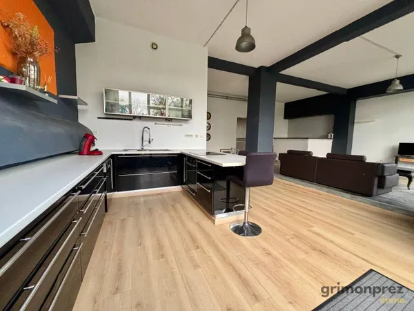 Loft 6 pièces 105 m² 