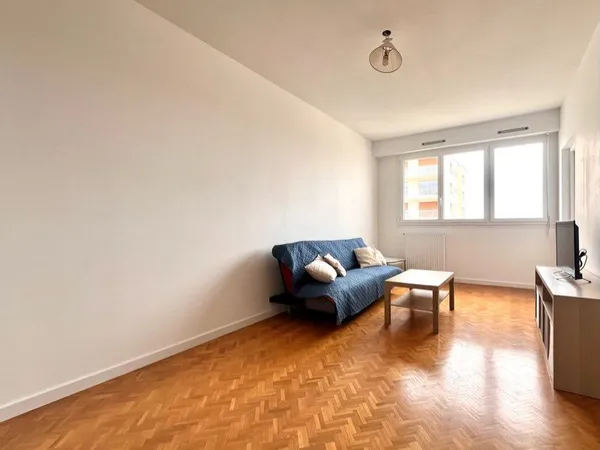 Appartement T2 rénové et lumineux - 45 m² - Cholet 