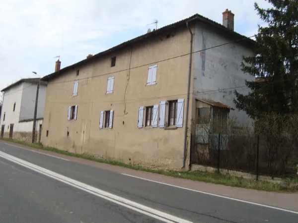 UN LOT de 2 Maisons habitations une dépendance 