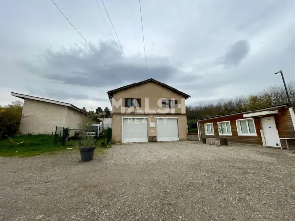 Ensemble immobilier Activités & Bureaux à SAINT GENIS LAVAL - A VENDRE - 503 m² (dont 290 m² 