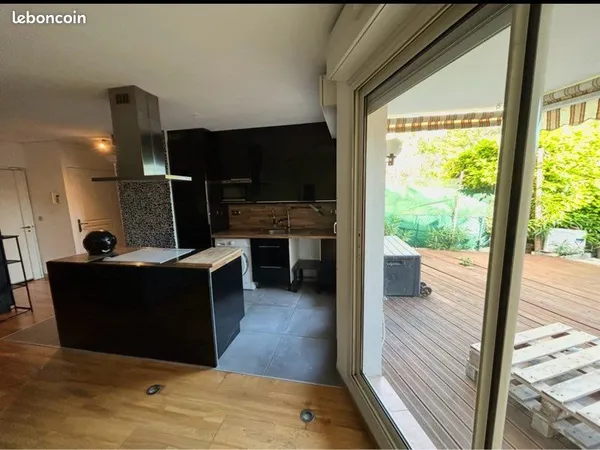 Beau deux pièces sur les collines 