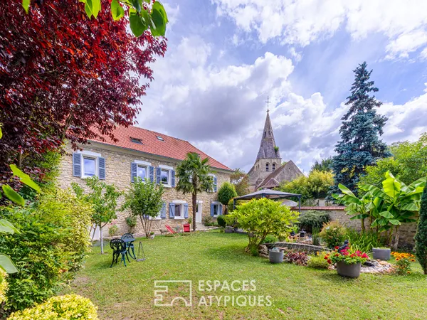 Un ancien presbytère réinventé, entre pierre et lumière, dans un village préservé du Vexin 