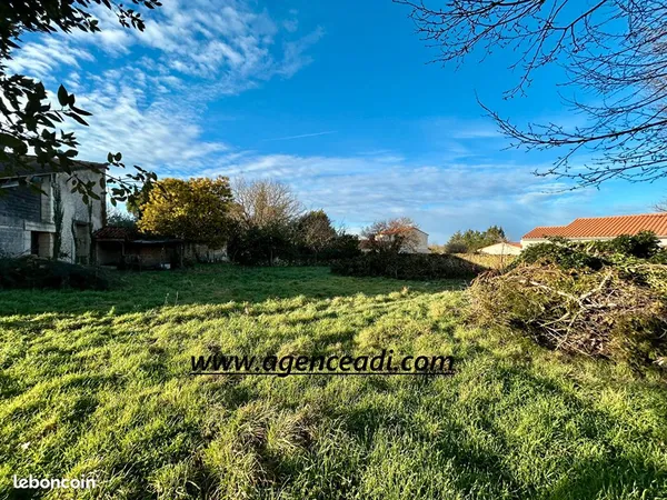 Terrain 747 m² LA CRECHE 