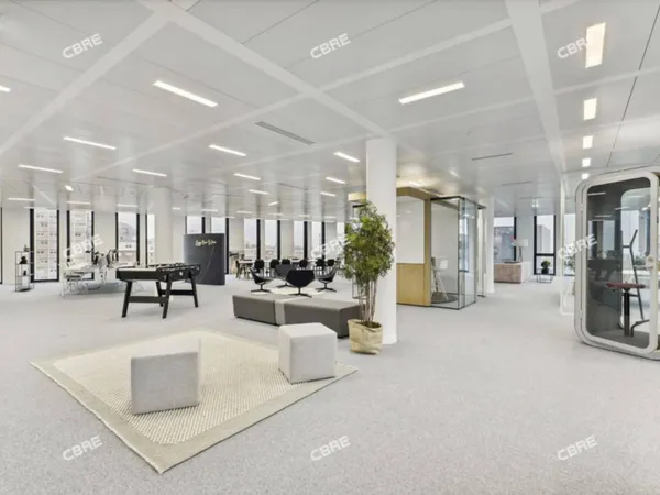 Bureau 1900 m² 