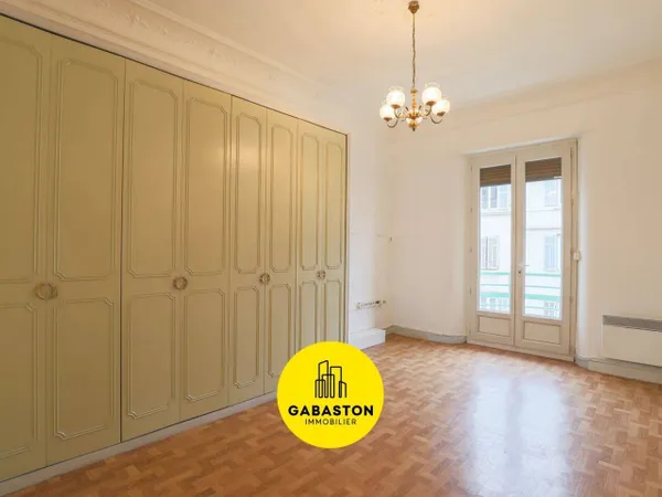 Appartement 3 pièces 77 m² 