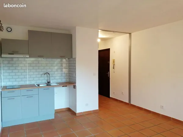 Studio 1 pièce 28 m² 
