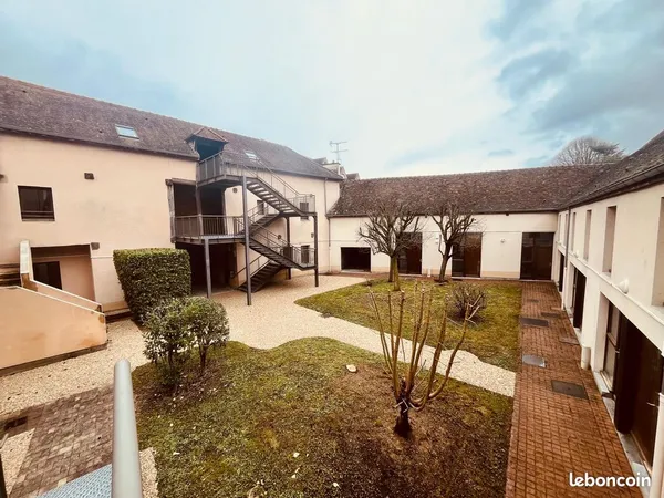 🏢 Grand studio à vendre - Idéal investisseur - Centre-ville de Troyes 