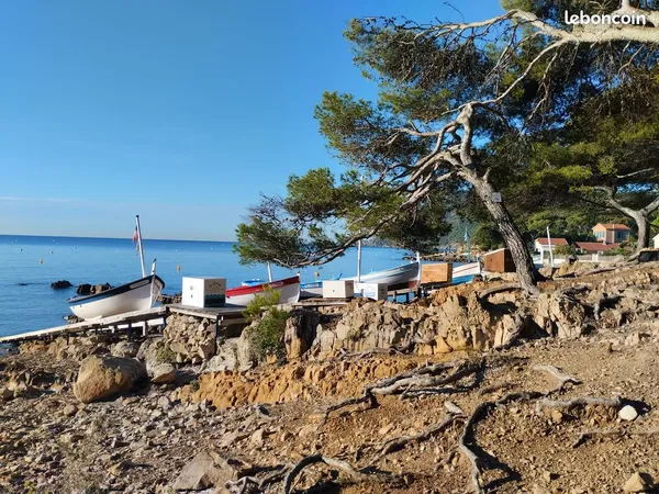 À seulement huit minutes à pied des plages 