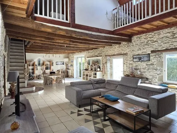 Longère 6 pièces 215 m² 